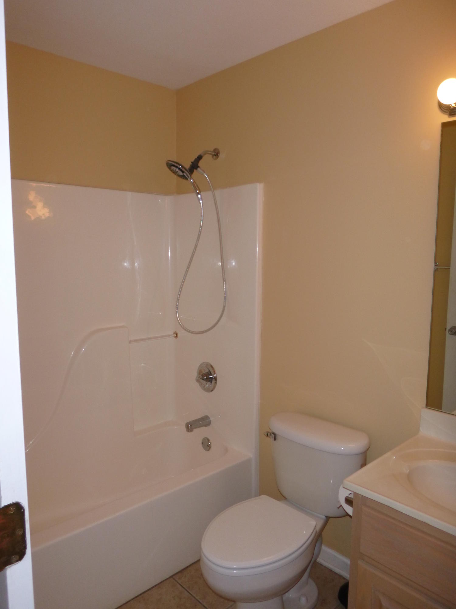 1120 Fernway Road Chattanooga, TN 37405 - Photo 15 of 28 Hall Bath