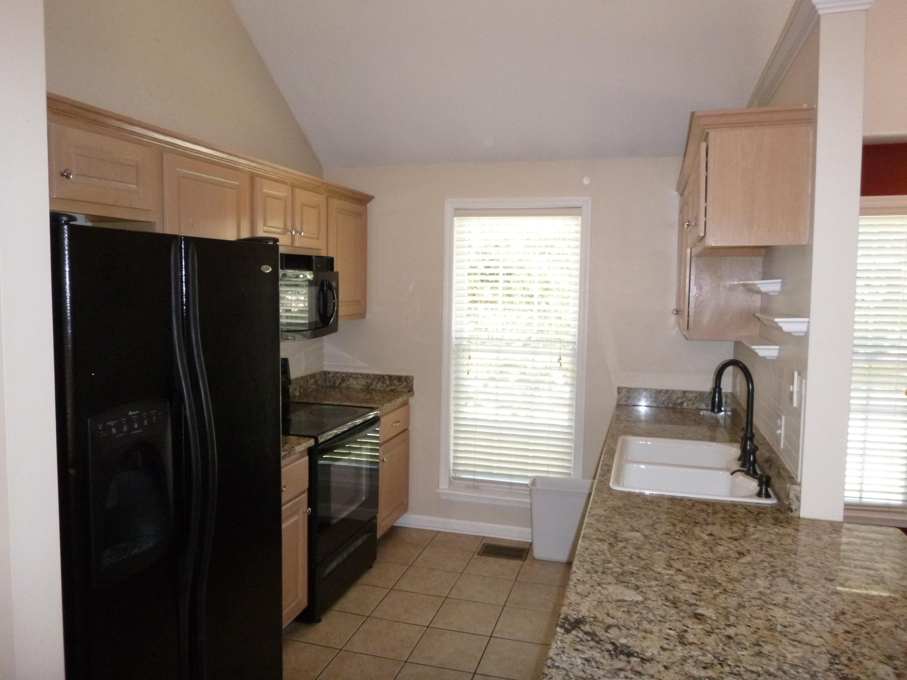 1120 Fernway Road Chattanooga, TN 37405 - Photo 5 of 28 Kitchen