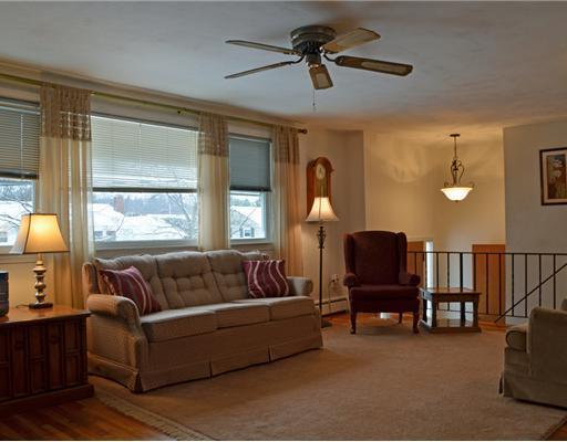 86 Four Winds Road Portland, ME 04102 - Photo 8 of 25 Living Room.