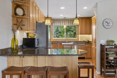 $929,000 | 2497 Kelly Avenue, Excelsior, MN 55331