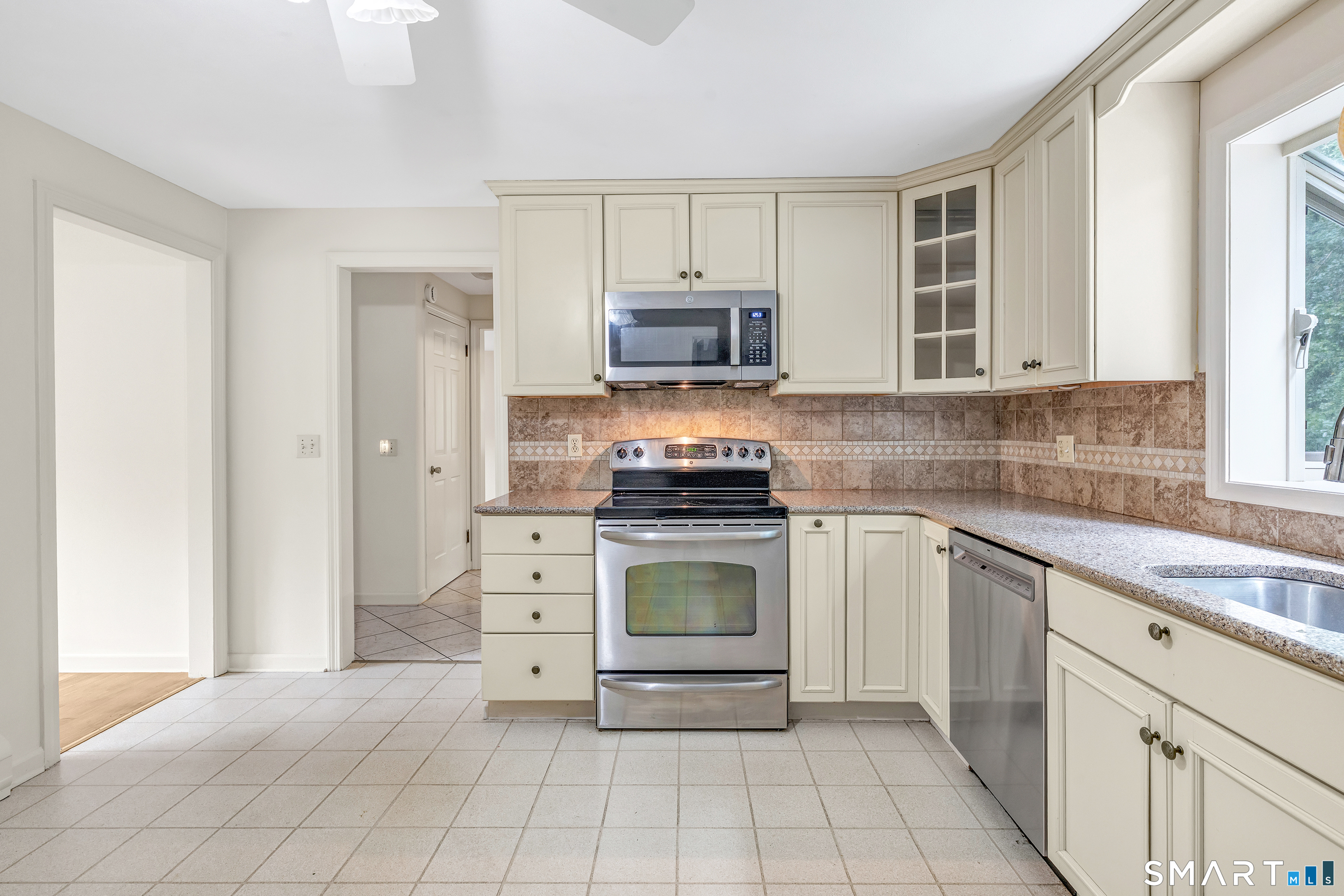 63 Marathon Road Trumbull, CT 06611 - Photo 18 of 40 Gallery Image 18