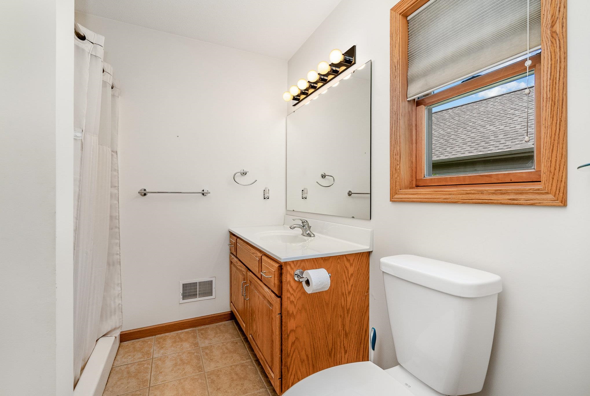 810 Nature's Ridge Lane Bay City, MI 48708 - Photo 9 of 25