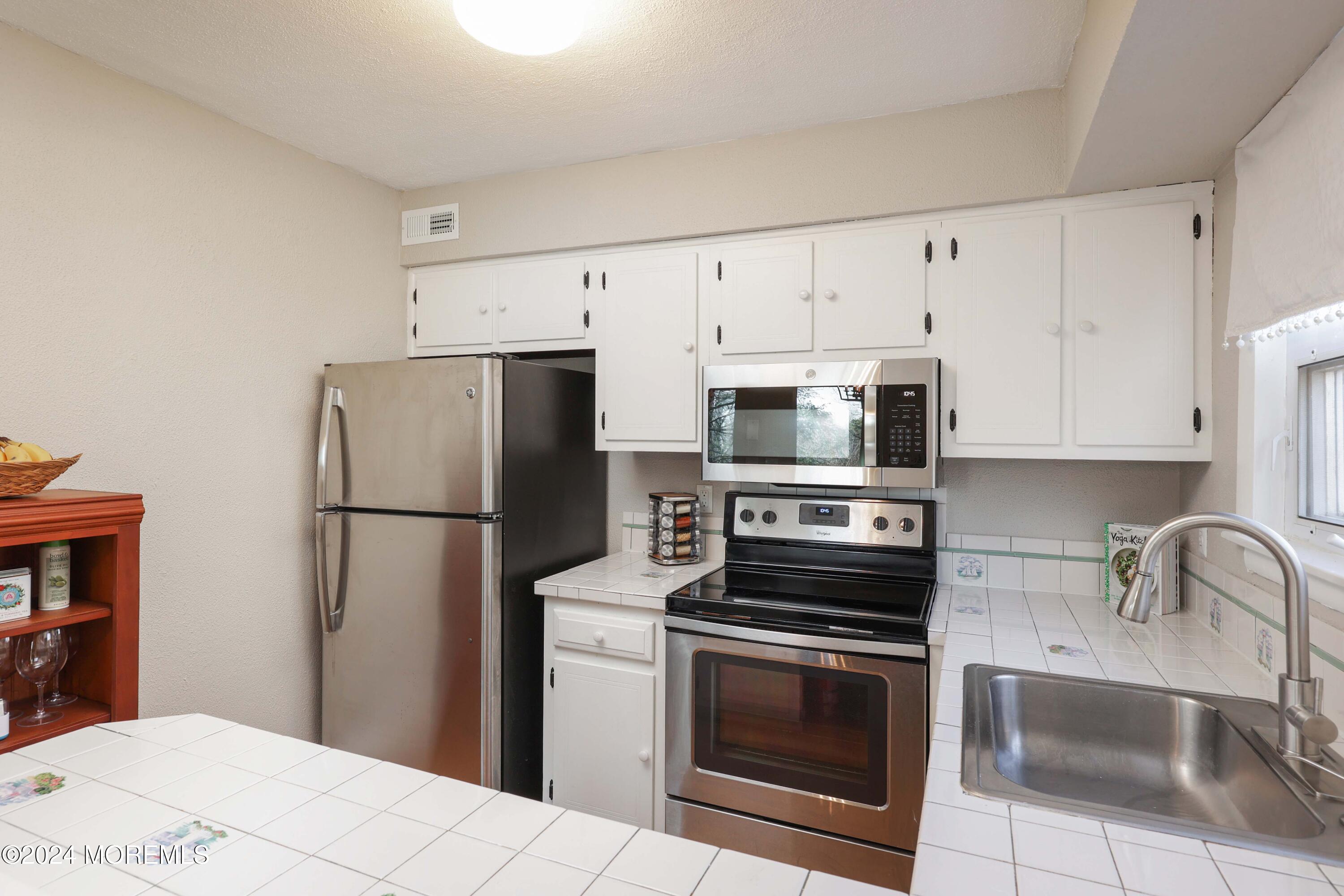 13 Woodpecker Road, Unit 1000 Howell, NJ 07731 - Photo 17 of 44 Practical layout