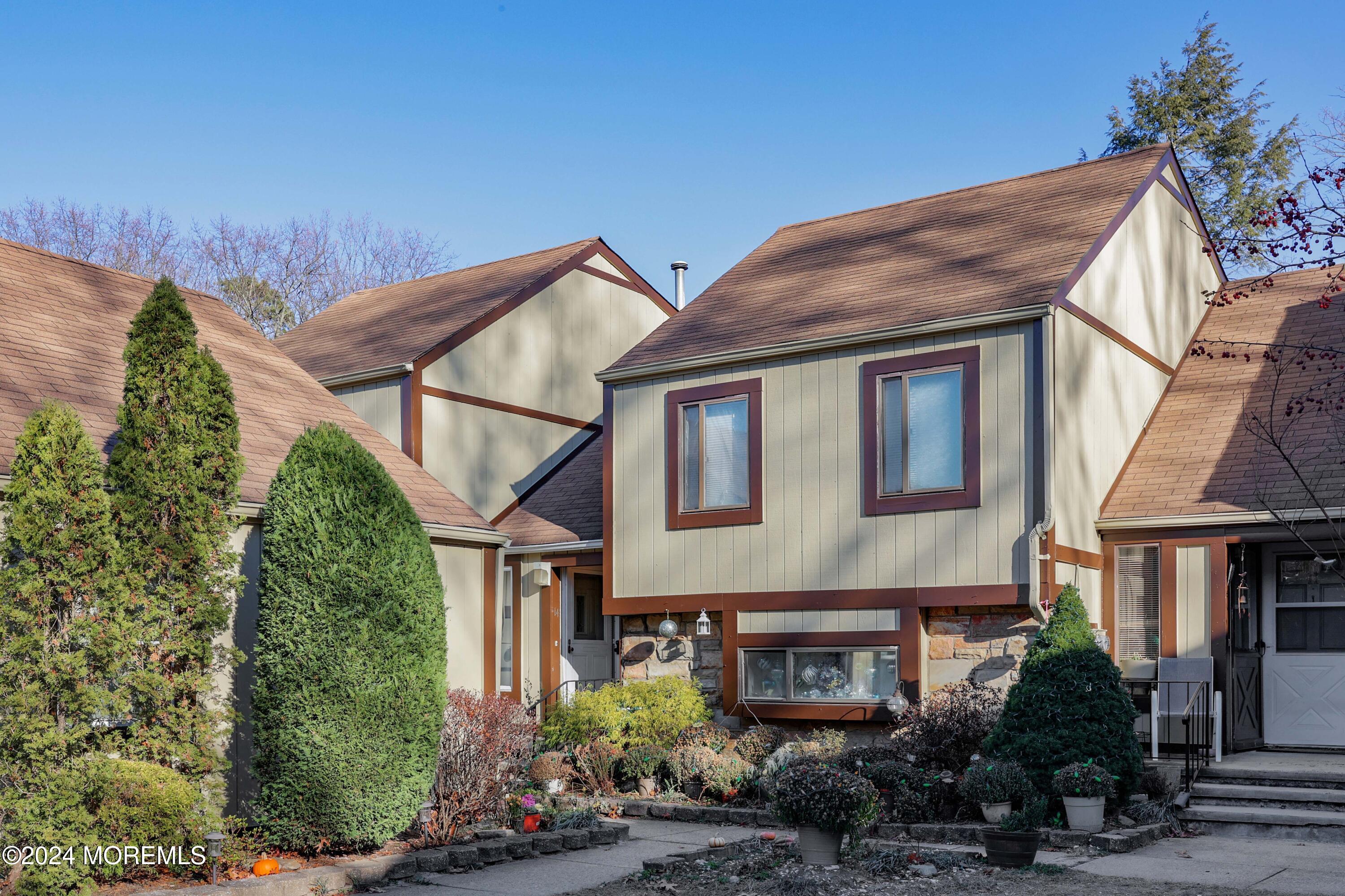 13 Woodpecker Road, Unit 1000 Howell, NJ 07731 - Photo 7 of 44 Charming courtyard
