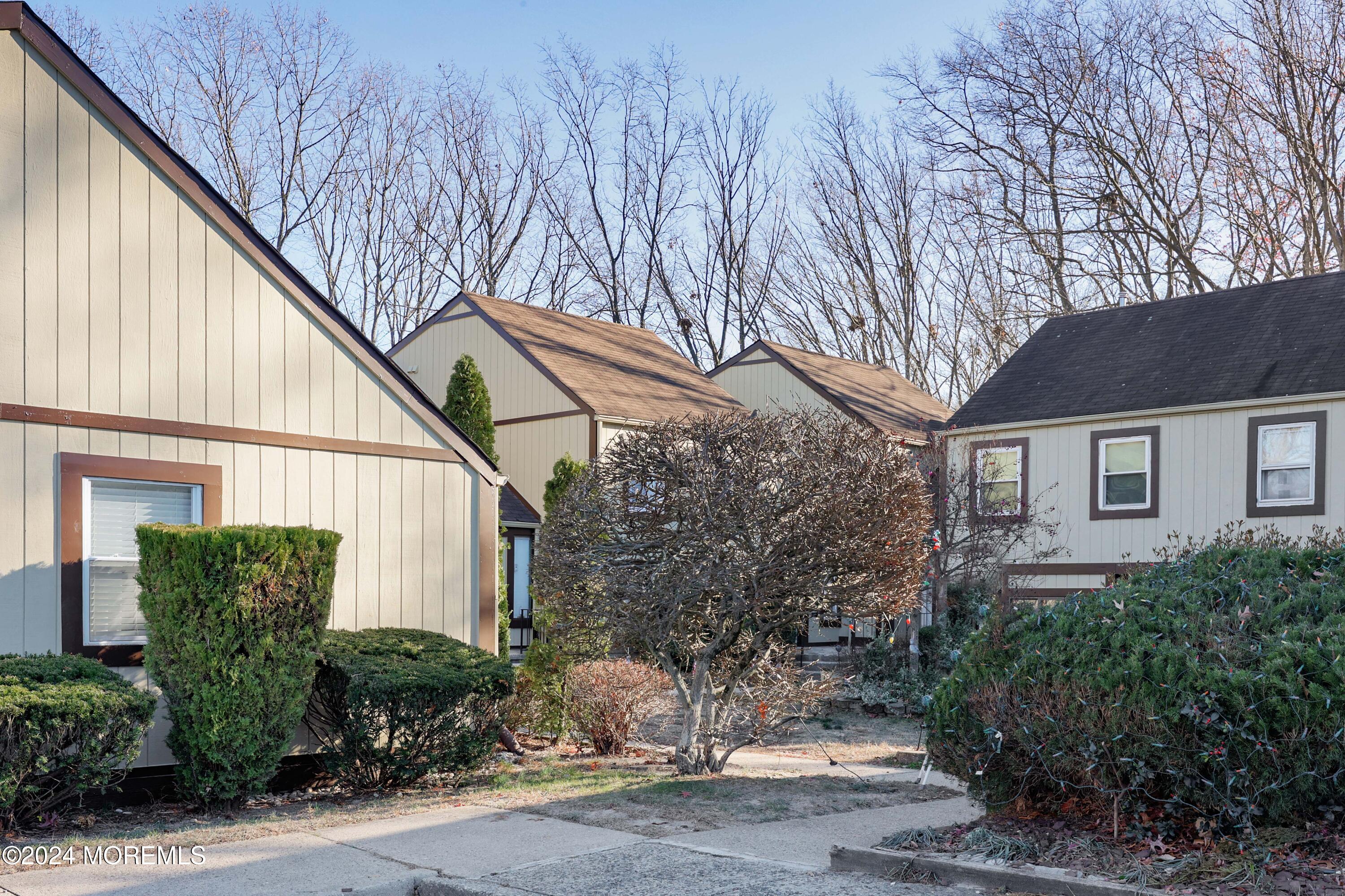 13 Woodpecker Road, Unit 1000 Howell, NJ 07731 - Photo 8 of 44 Entrance courtyard