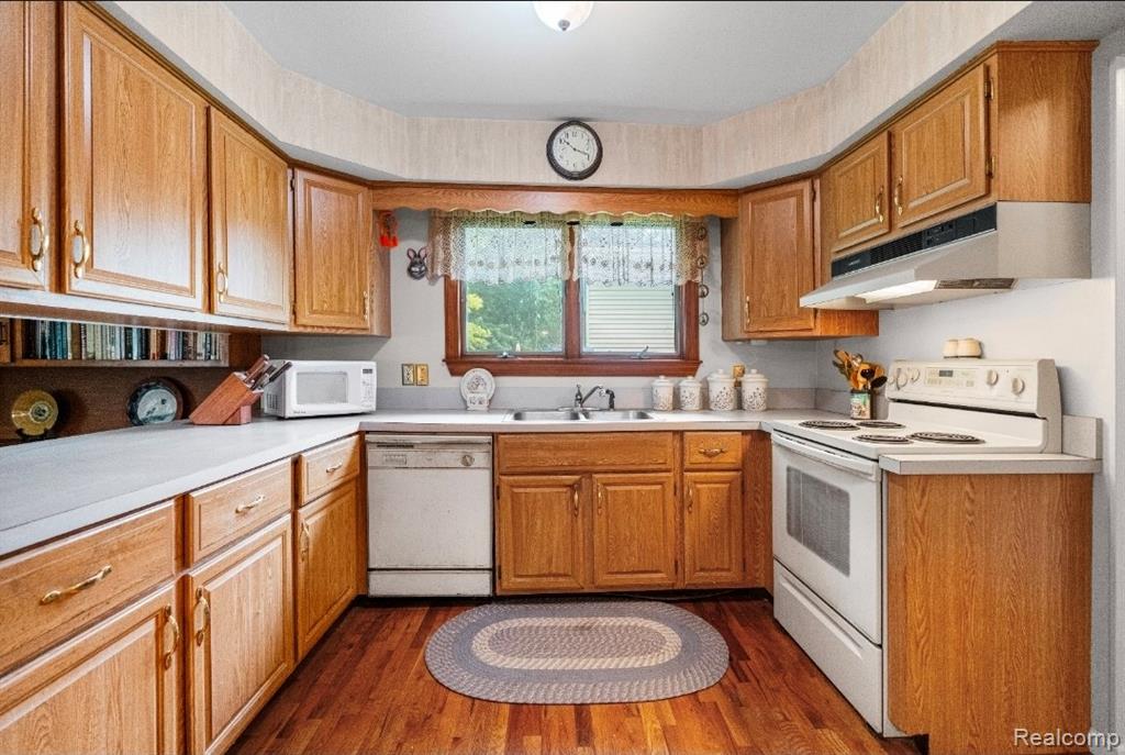 439 Windmill Point Drive Flushing, MI 48433 - Photo 7 of 32