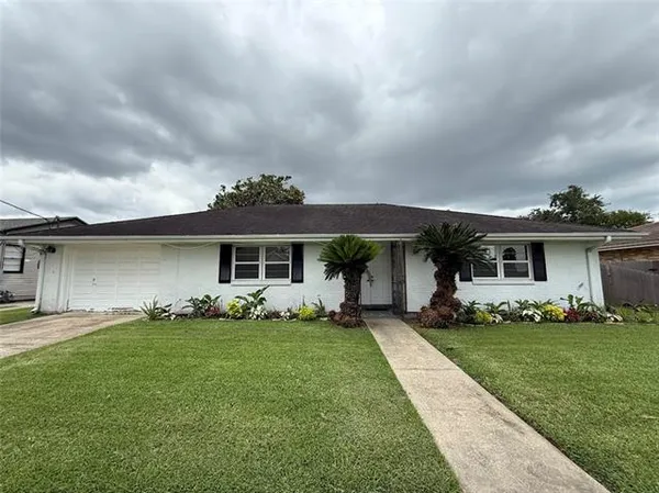 $2,000 | 420 East William David Parkway, Metairie, LA 70005