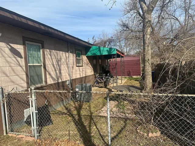a house view with a outdoor space