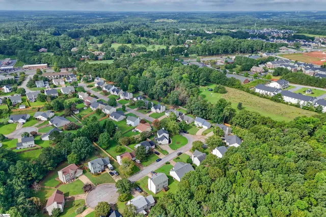 $264,000 | 258 West Pheasant Hill Drive, Duncan, SC 29334