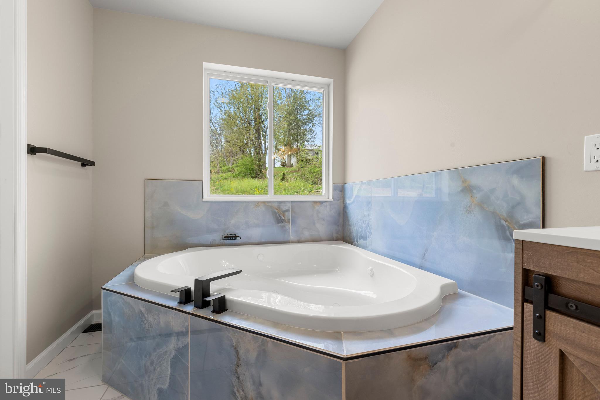 97 Clover Trail Delta, PA 17314 - Photo 20 of 33 Primary Bathroom