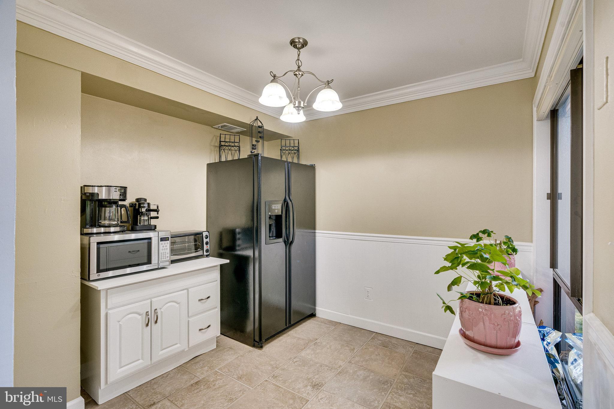 11256 Chestnut Grove Square, Unit 11256142 Reston, VA 20190 - Photo 15 of 31 Room for a table!
