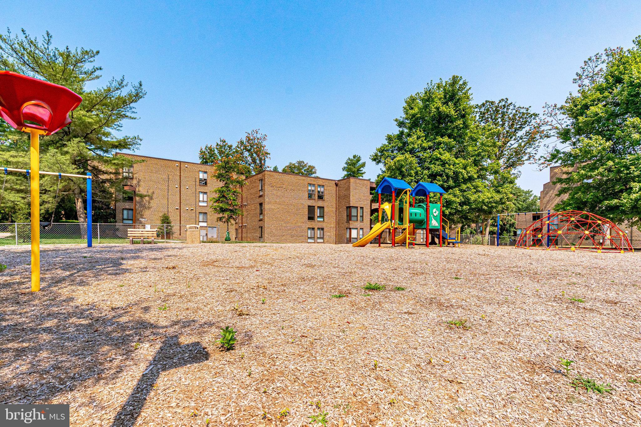11256 Chestnut Grove Square, Unit 11256142 Reston, VA 20190 - Photo 25 of 31 Gallery Image 25