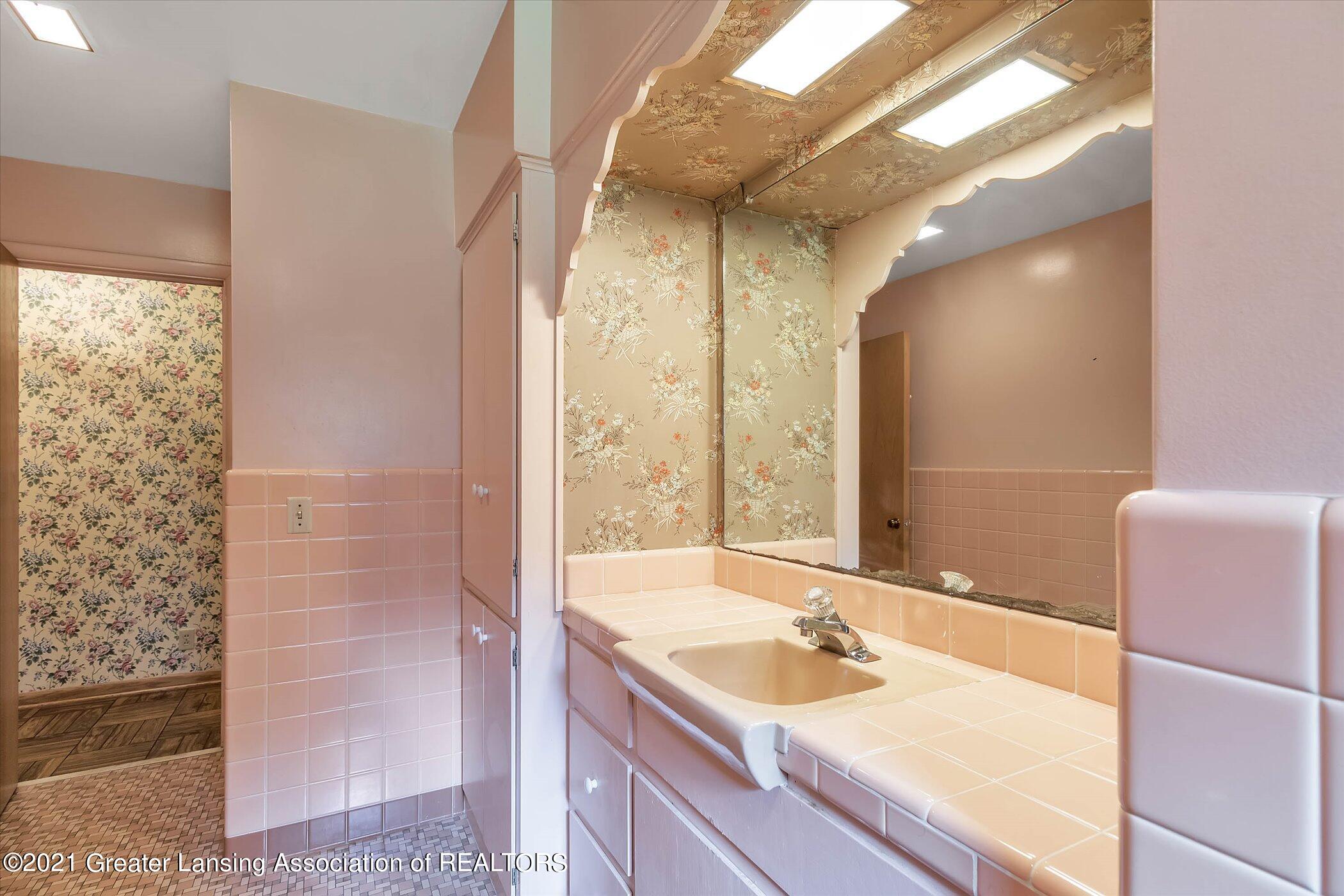 4643 Arrowhead Road Okemos, MI 48864 - Photo 25 of 35 Ceramic in mint condition