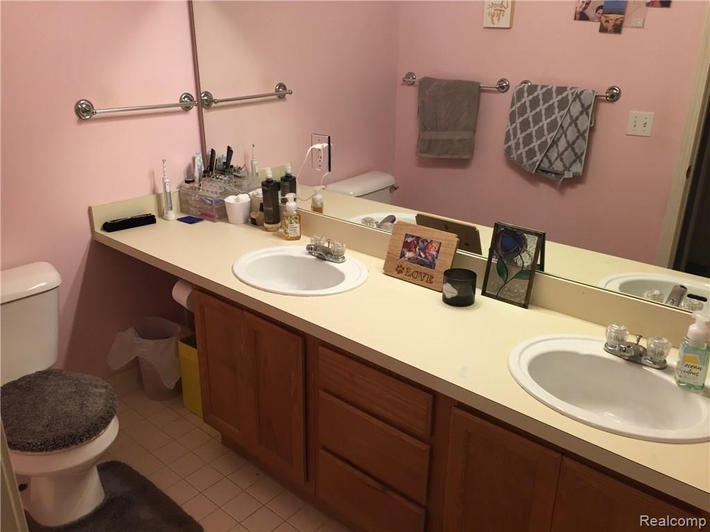 46070 Reedgrass Lane Belleville, MI 48111 - Photo 13 of 17 master bathroom.jpg
