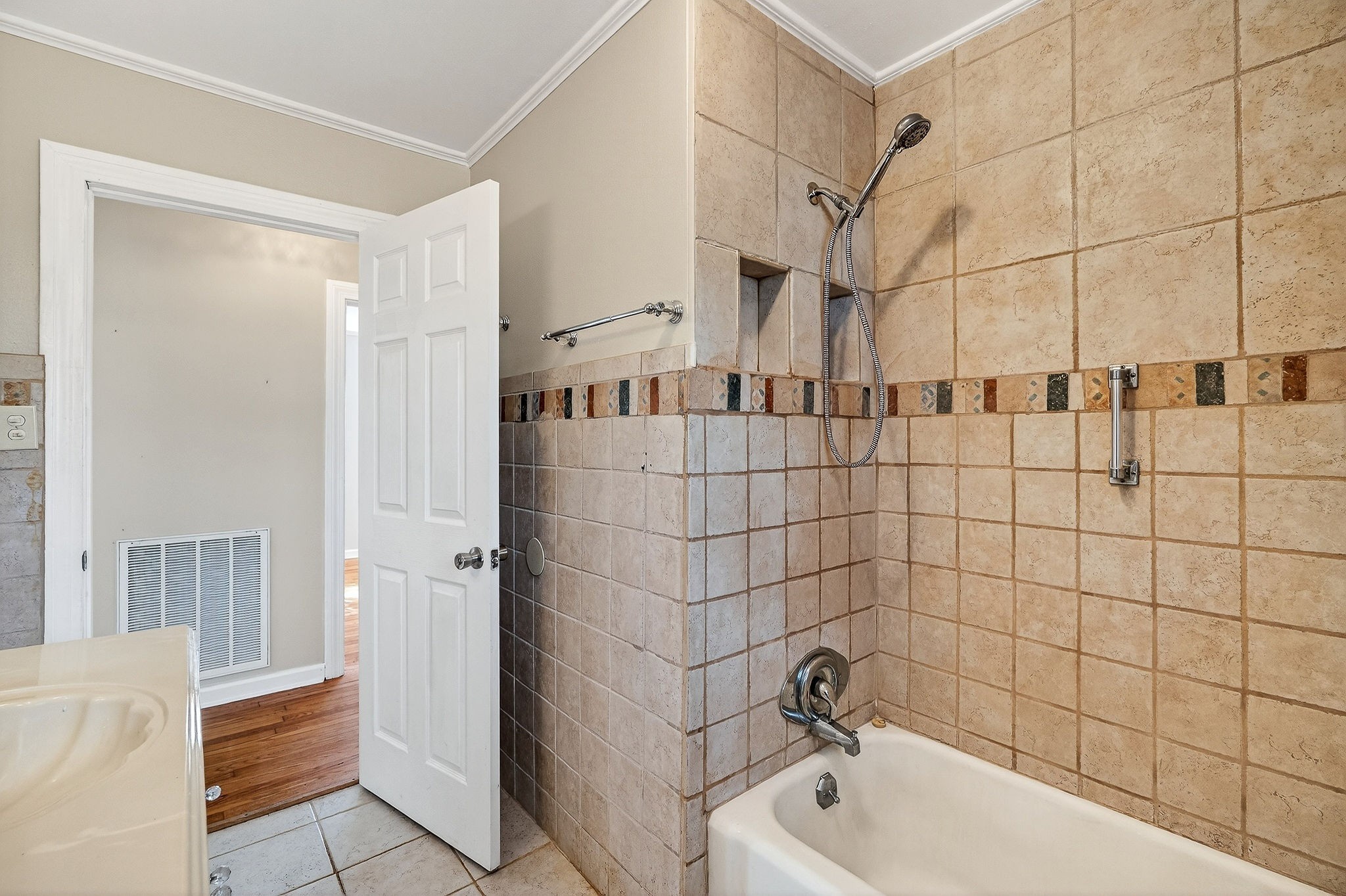 111 Roosevelt Road McMinnville, TN 37110 - Photo 18 of 27 a bathroom with a bathtub and shower