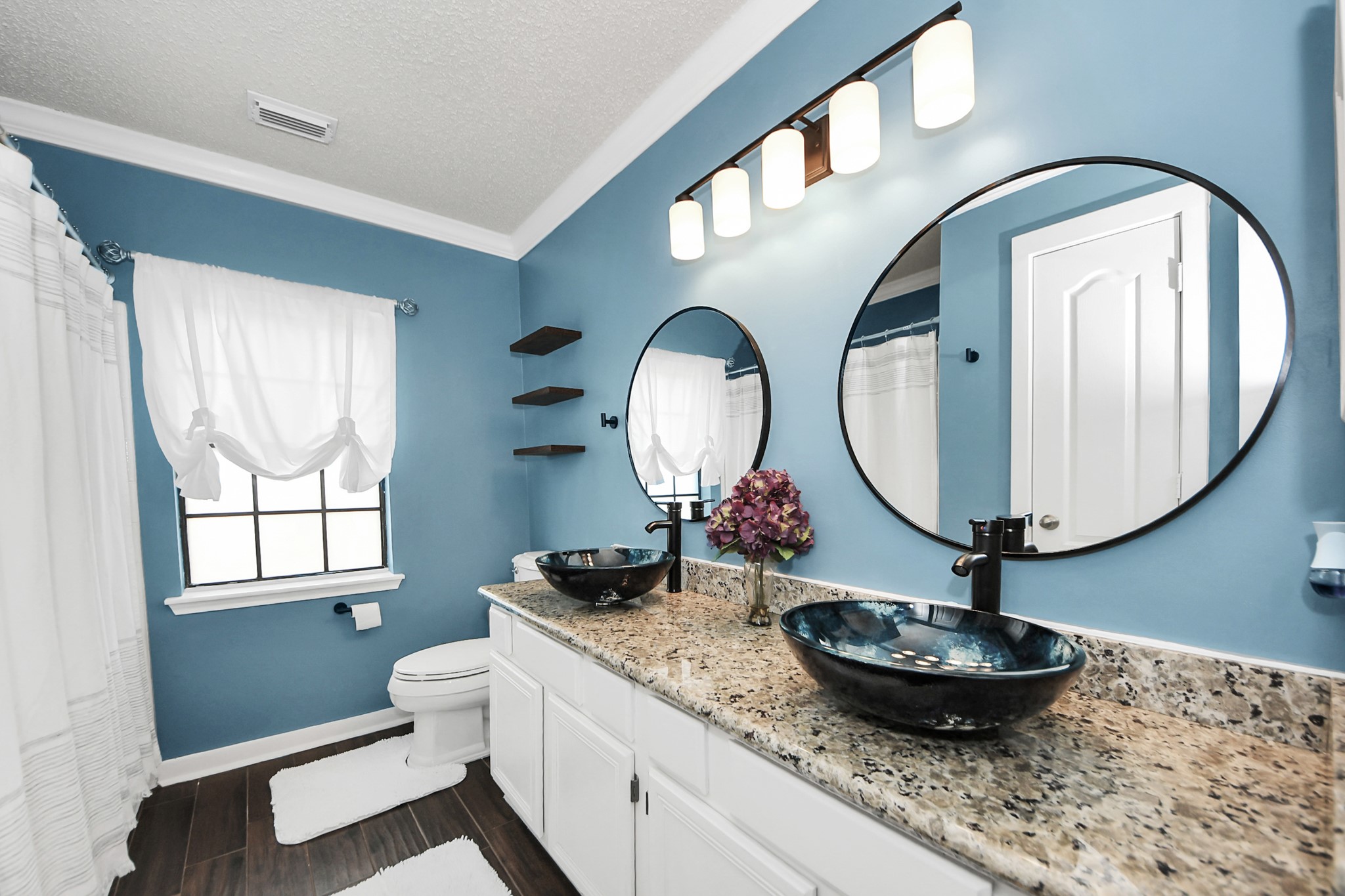 3107 Dulaney Road Houston, TX 77084 - Photo 29 of 50 a room with a mirror and window