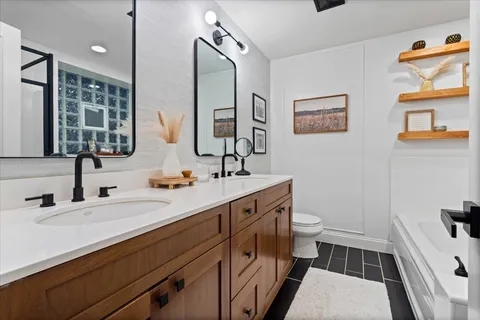 $675,000 | 1348 West George Street, Unit 1, Chicago, IL 60657