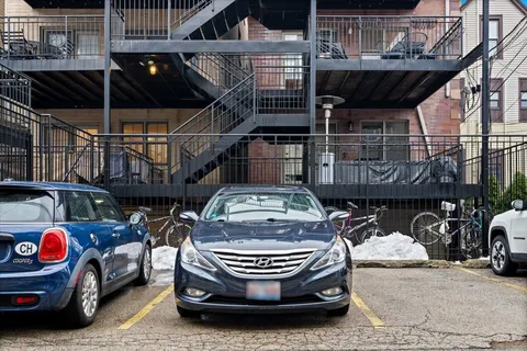 $675,000 | 1348 West George Street, Unit 1, Chicago, IL 60657