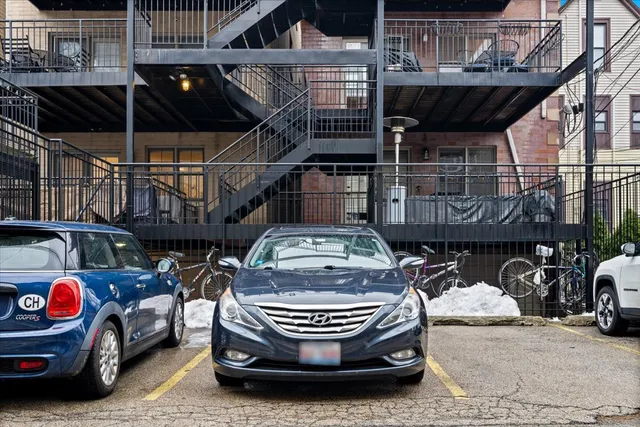 $675,000 | 1348 West George Street, Unit 1, Chicago, IL 60657