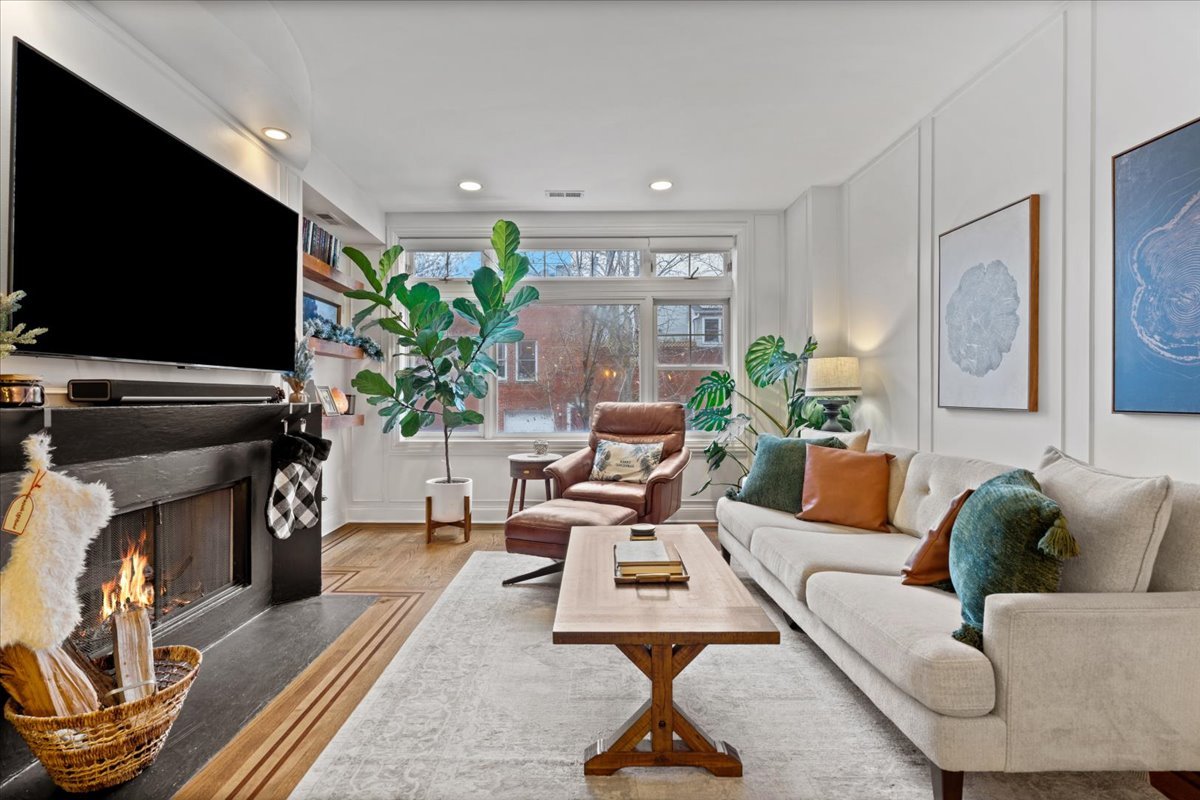 1348 West George Street, Unit 1 Chicago, IL 60657 - Photo 3 of 27