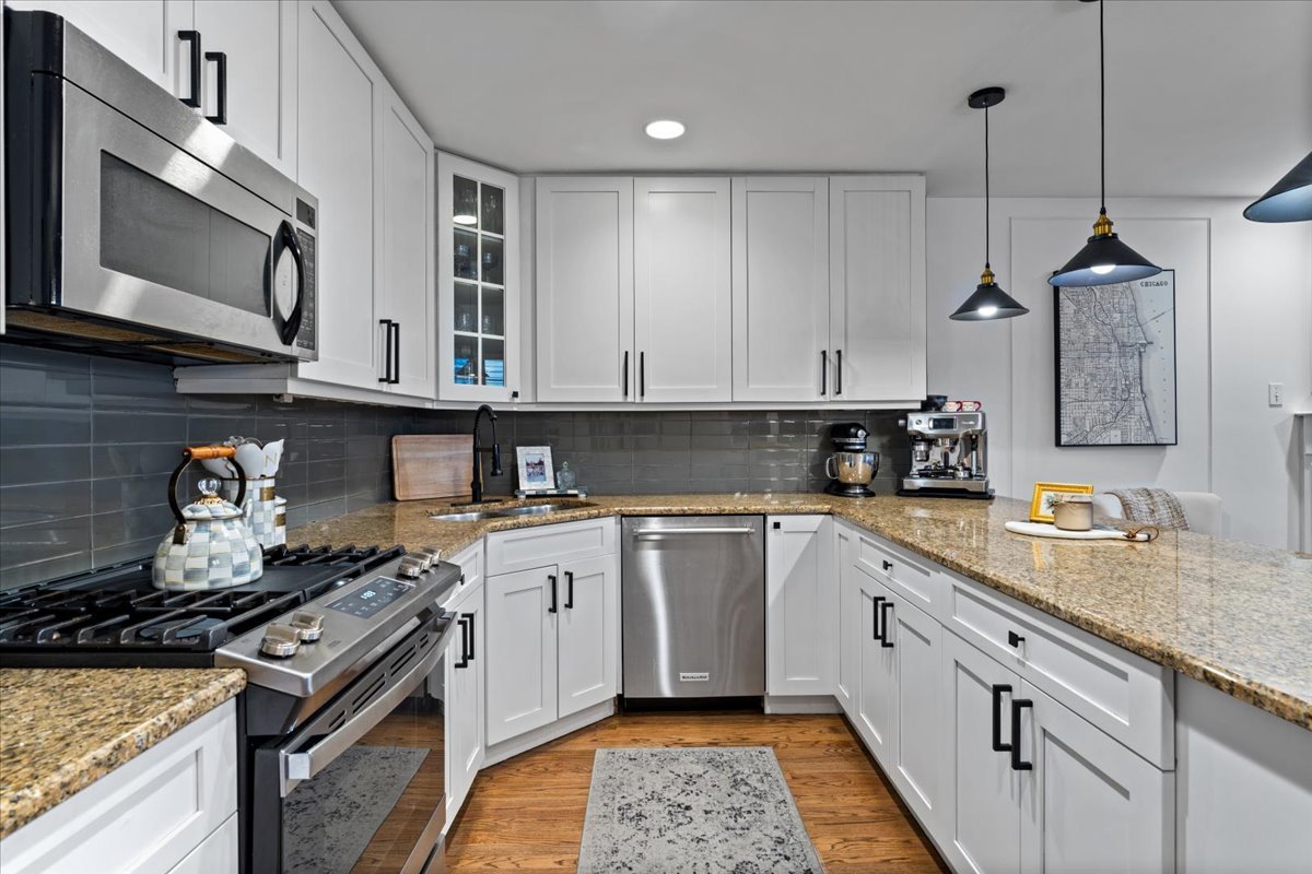 1348 West George Street, Unit 1 Chicago, IL 60657 - Photo 10 of 27