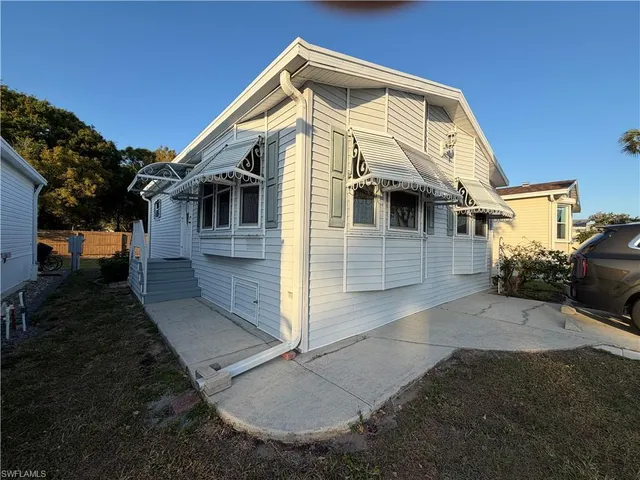 a view of a back yard of the house