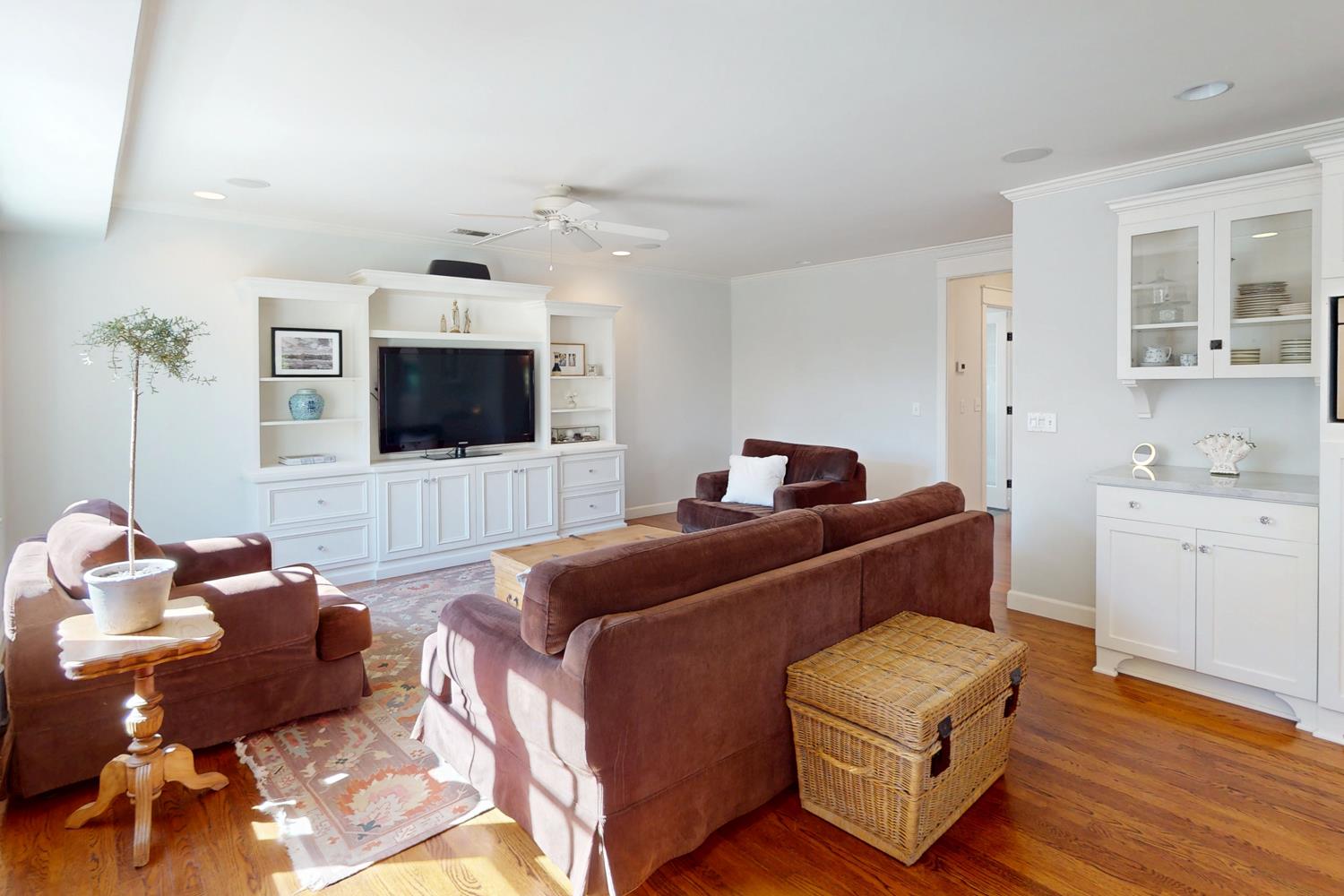 332 Wilson Road Yuba City, CA 95991 - Photo 29 of 91 a bedroom with a bed and flat screen tv