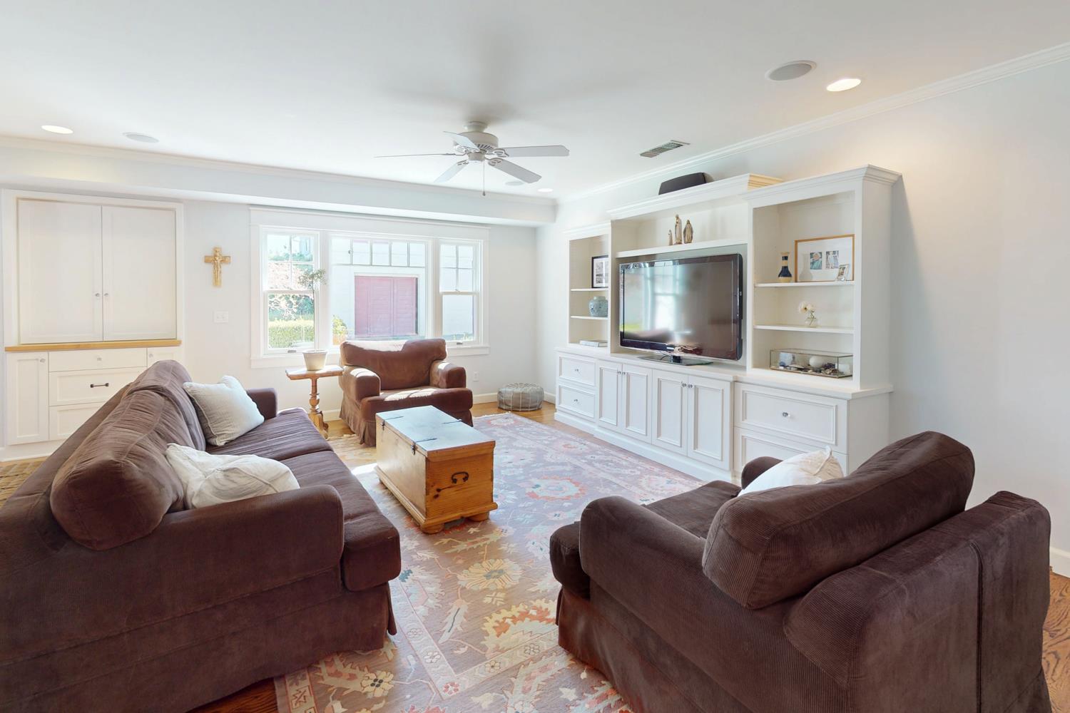 332 Wilson Road Yuba City, CA 95991 - Photo 34 of 91 a living room with furniture ceiling fan and a flat screen tv