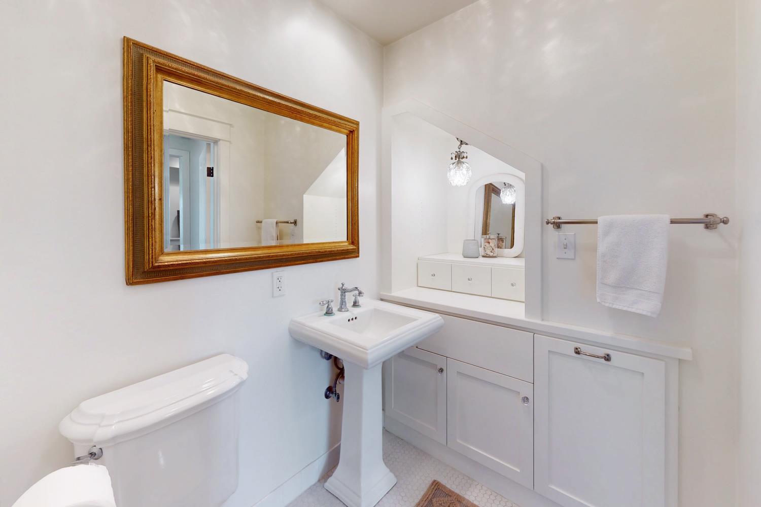332 Wilson Road Yuba City, CA 95991 - Photo 35 of 91 a bathroom with a toilet sink and mirror
