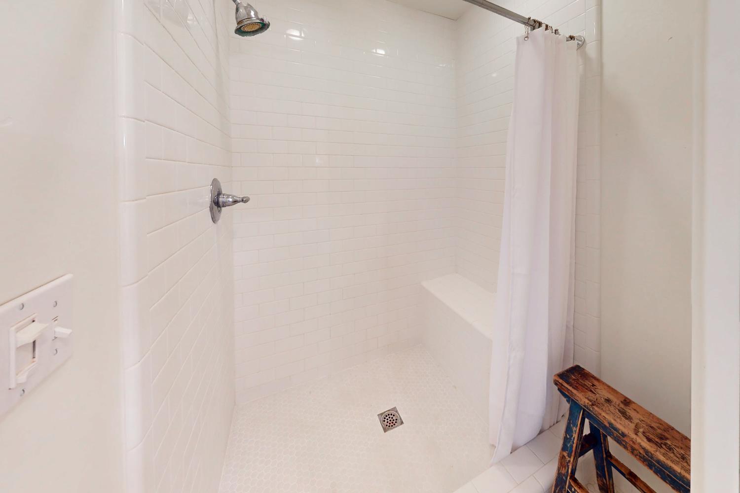 332 Wilson Road Yuba City, CA 95991 - Photo 37 of 91 a bathroom with a shower