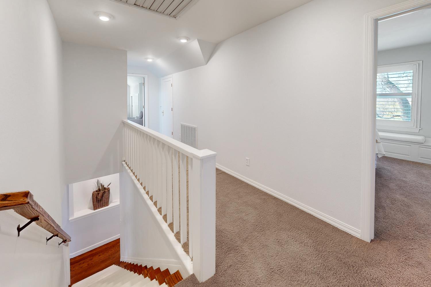 332 Wilson Road Yuba City, CA 95991 - Photo 40 of 91 a view of a hallway with entryway