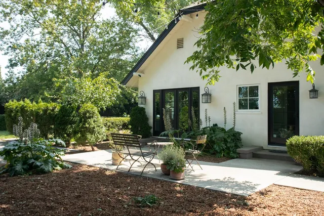 a view of a house with backyard and sitting area