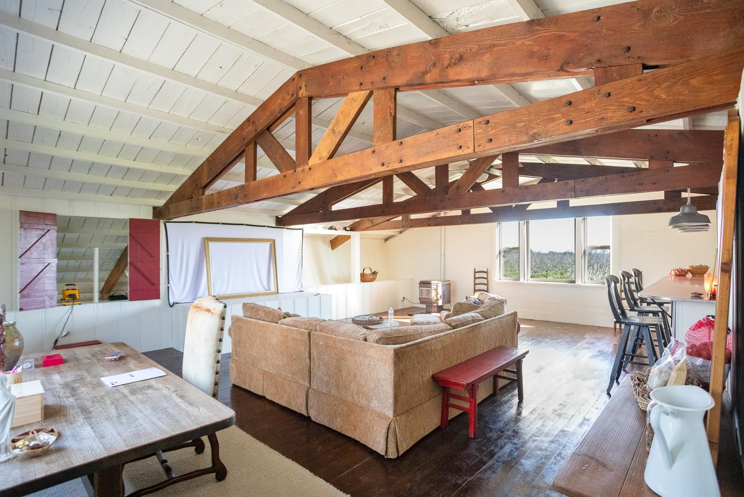 332 Wilson Road Yuba City, CA 95991 - Photo 61 of 91 a living room with furniture and a chandelier