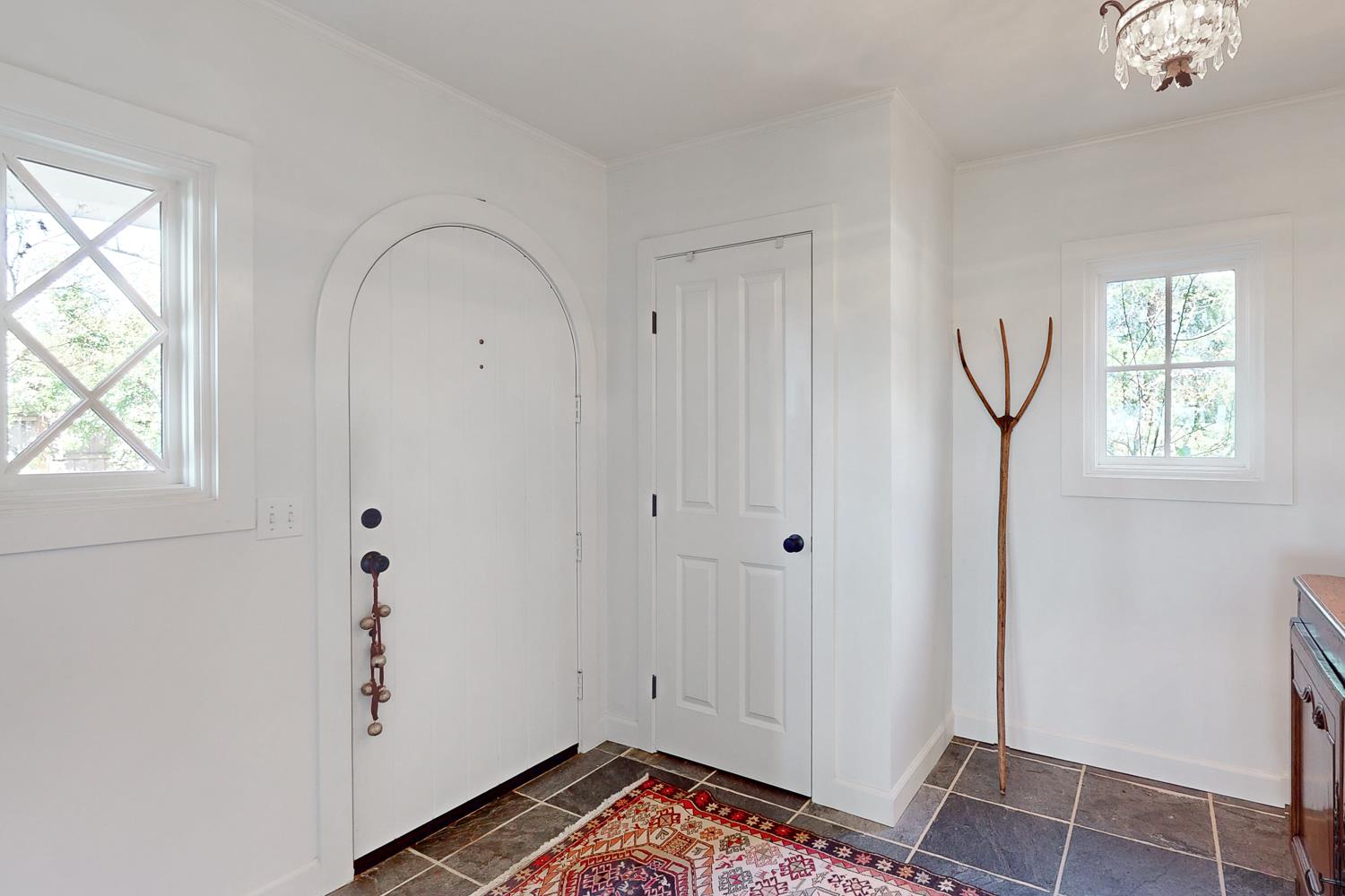 332 Wilson Road Yuba City, CA 95991 - Photo 9 of 91 a view of room with window