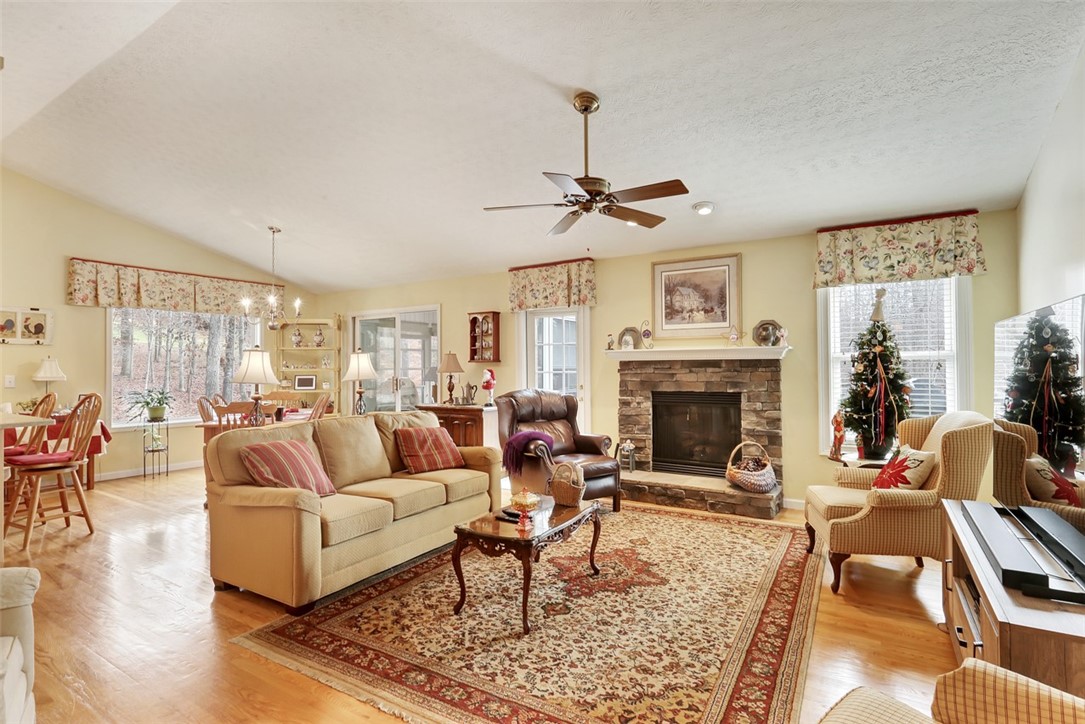 204 North Foxglove Road Westminster, SC 29693 - Photo 5 of 19 Gallery Image 5