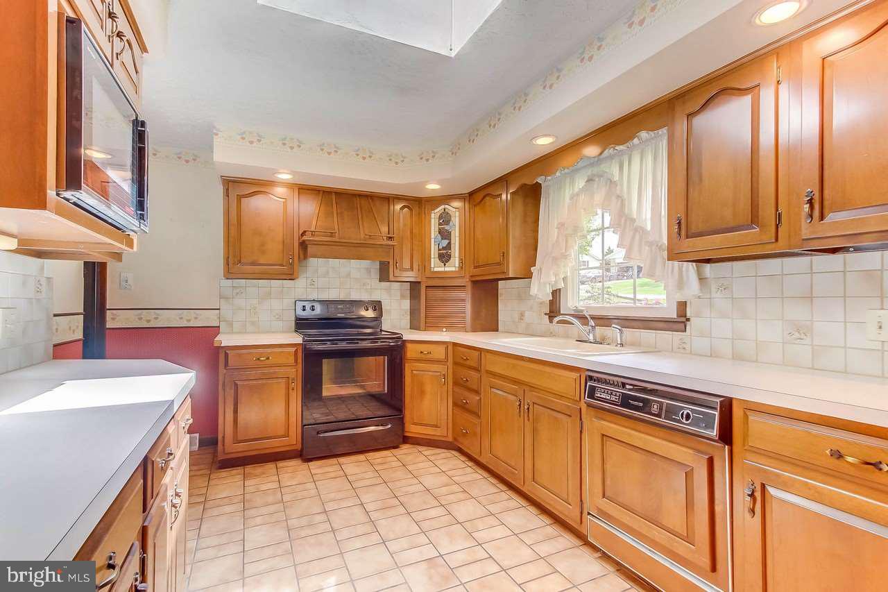 771 Hillcrest Road York, PA 17403 - Photo 3 of 11 Gallery Image 3