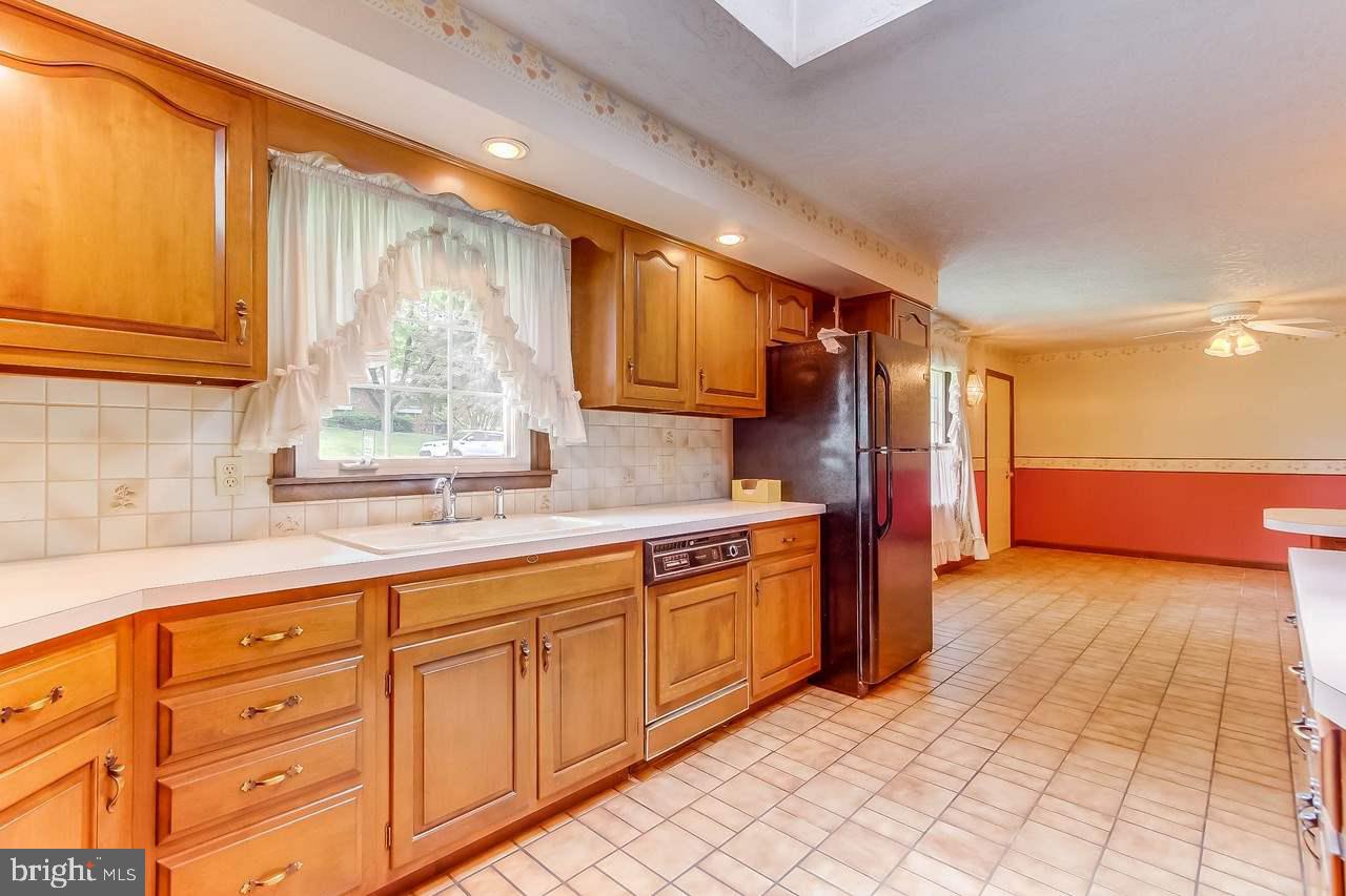 771 Hillcrest Road York, PA 17403 - Photo 4 of 11 Gallery Image 4
