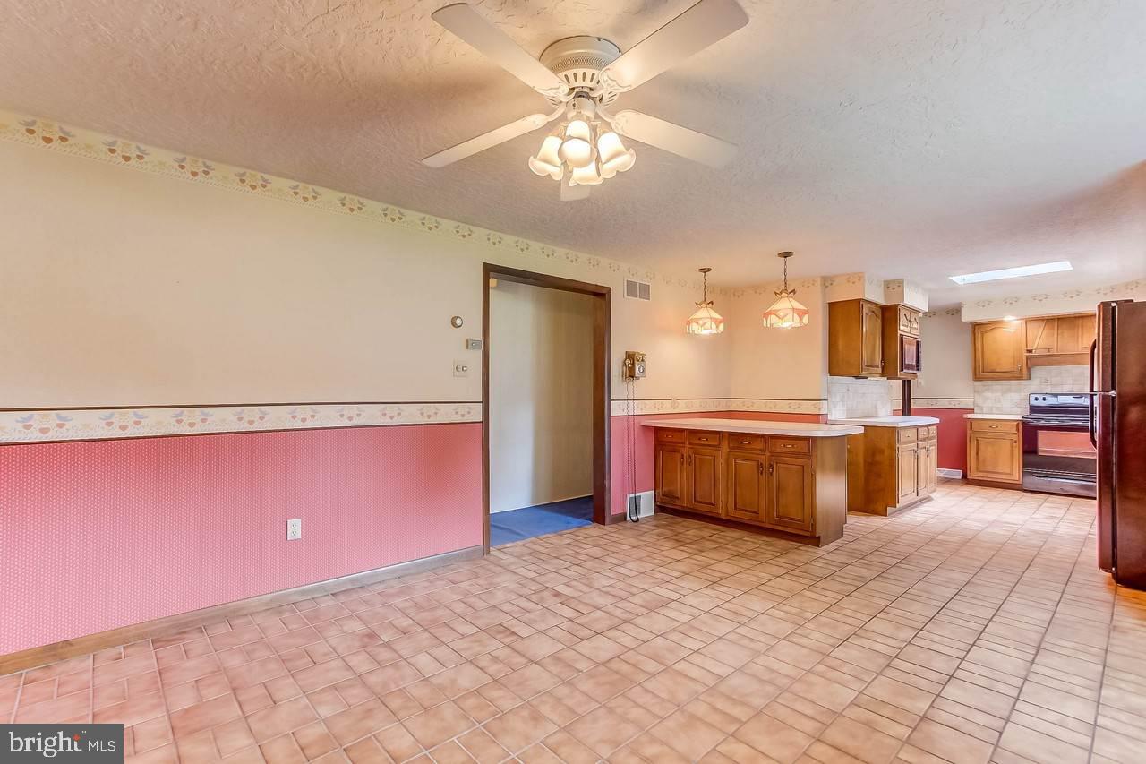 771 Hillcrest Road York, PA 17403 - Photo 6 of 11 Gallery Image 6