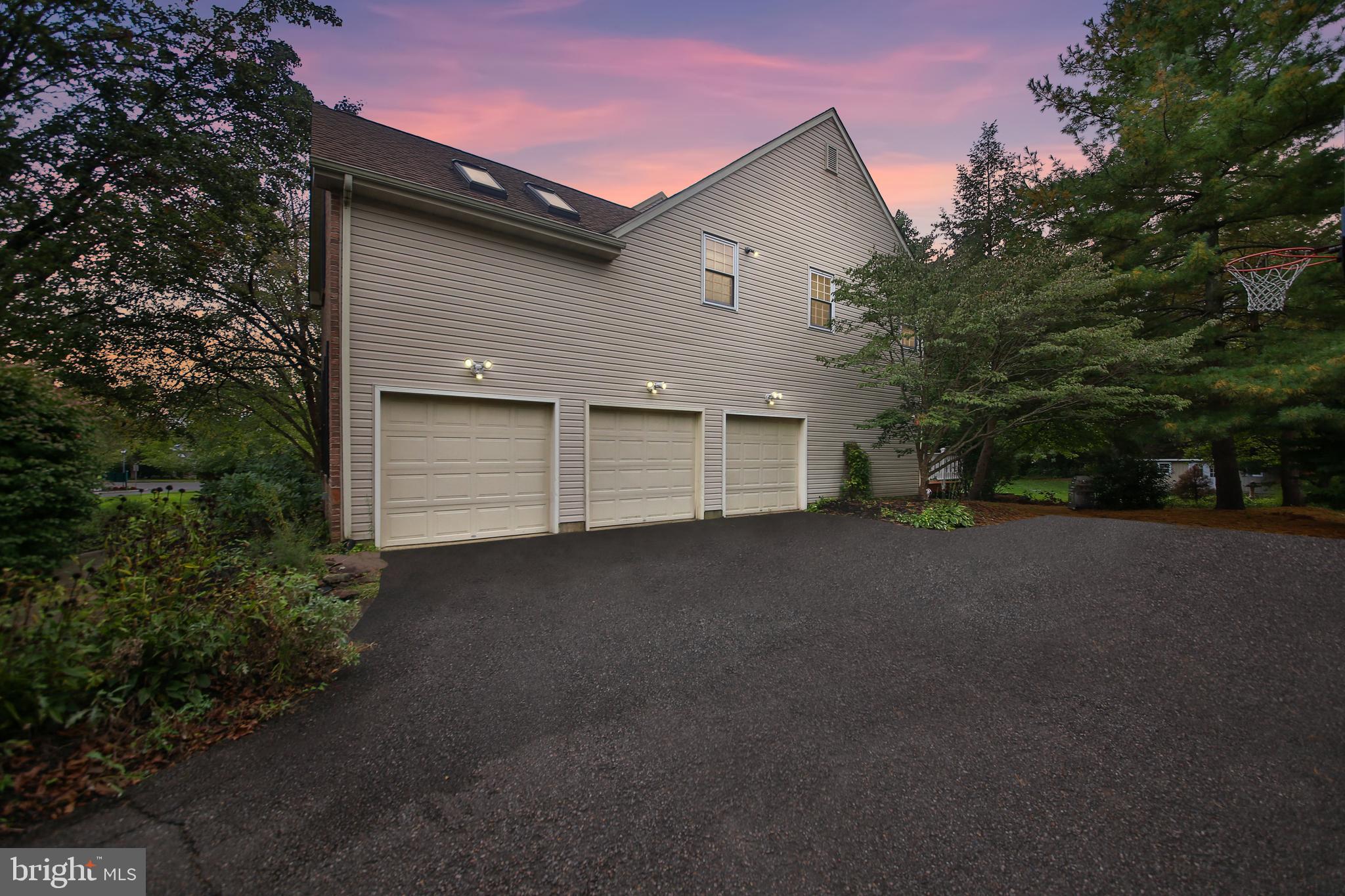 1551 Brookfield Road Newtown, PA 18940 - Photo 3 of 28 Gallery Image 3