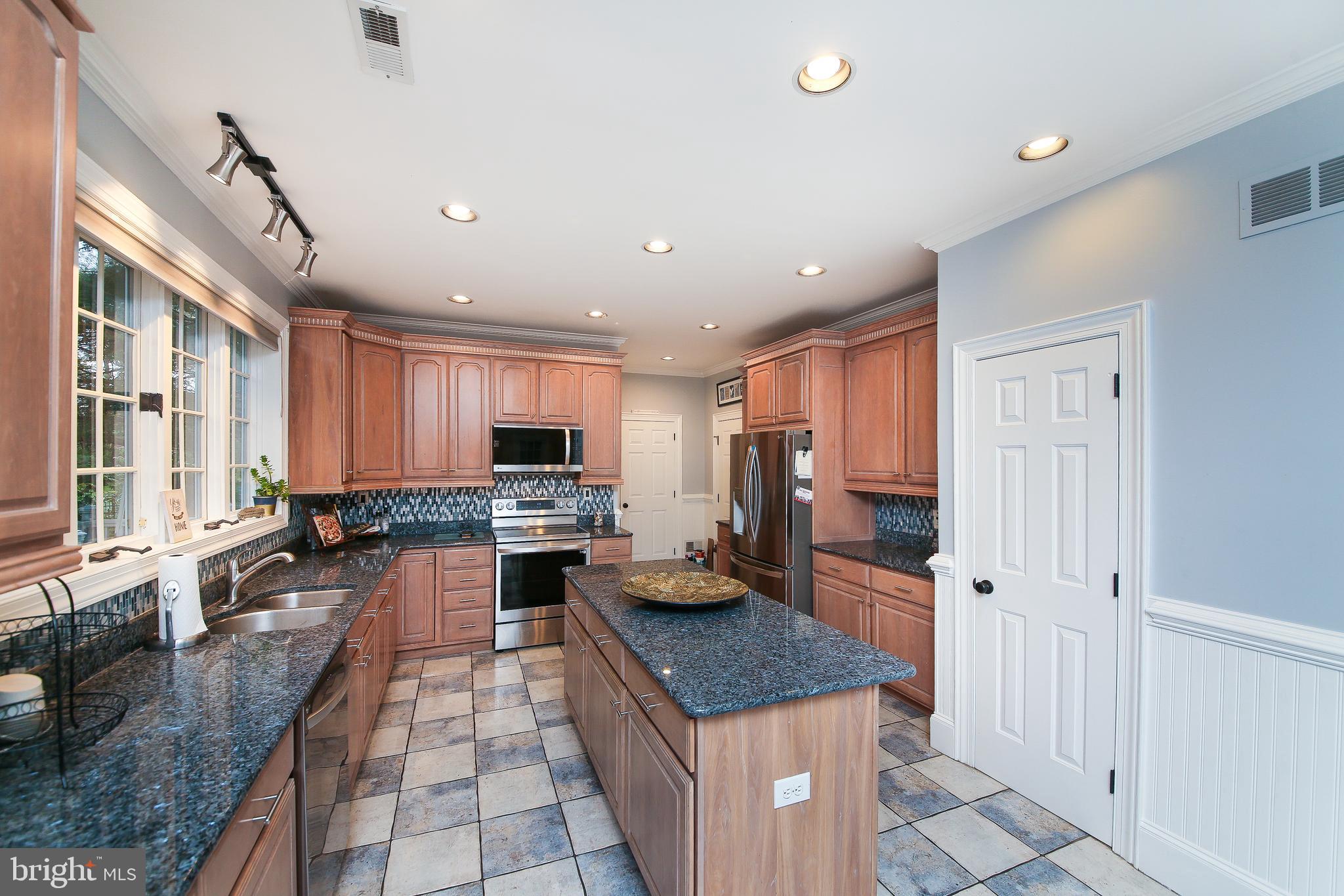 1551 Brookfield Road Newtown, PA 18940 - Photo 10 of 28 Gallery Image 10