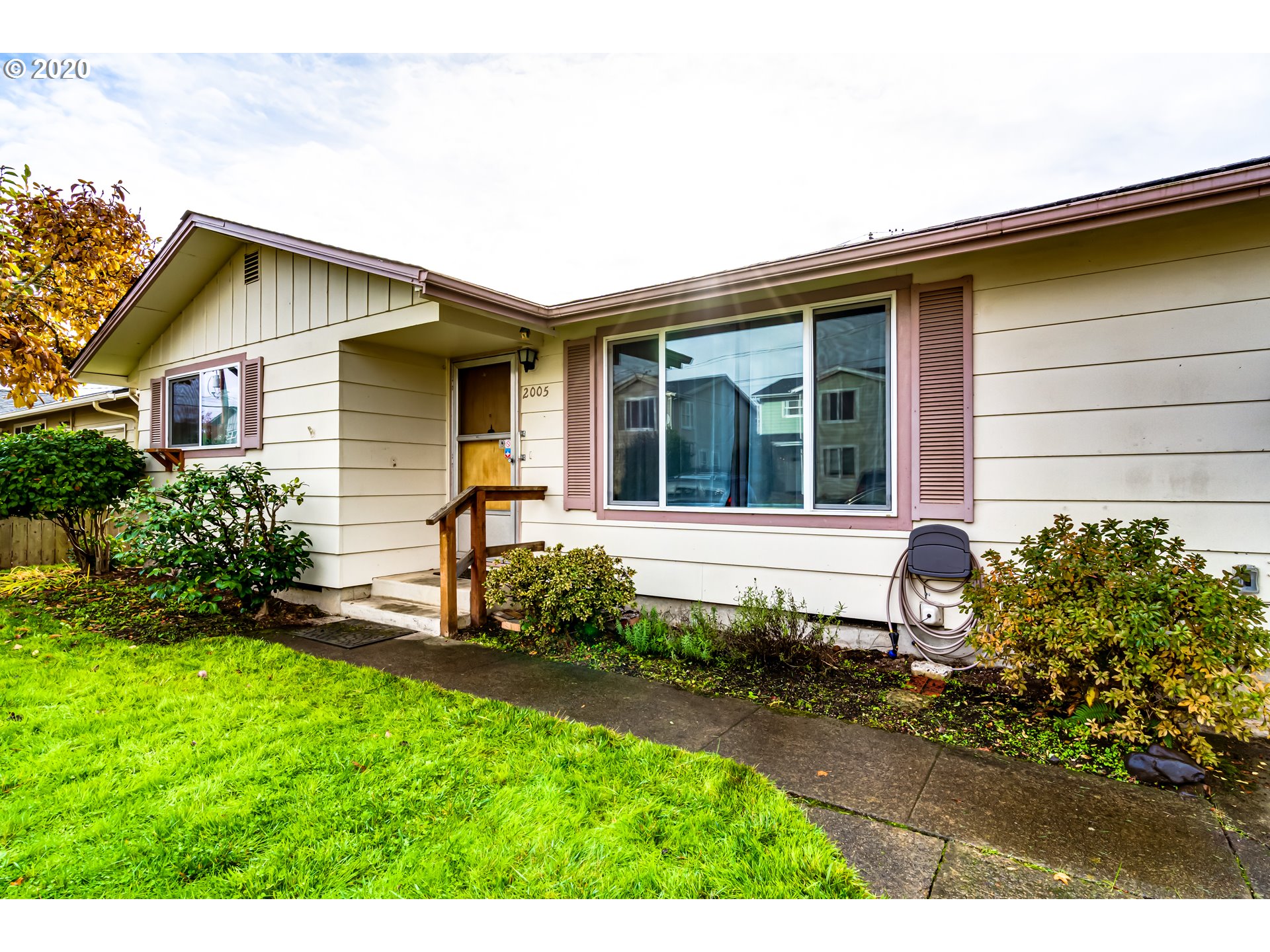 2005 L Street Springfield, OR 97477 - Photo 2 of 22
