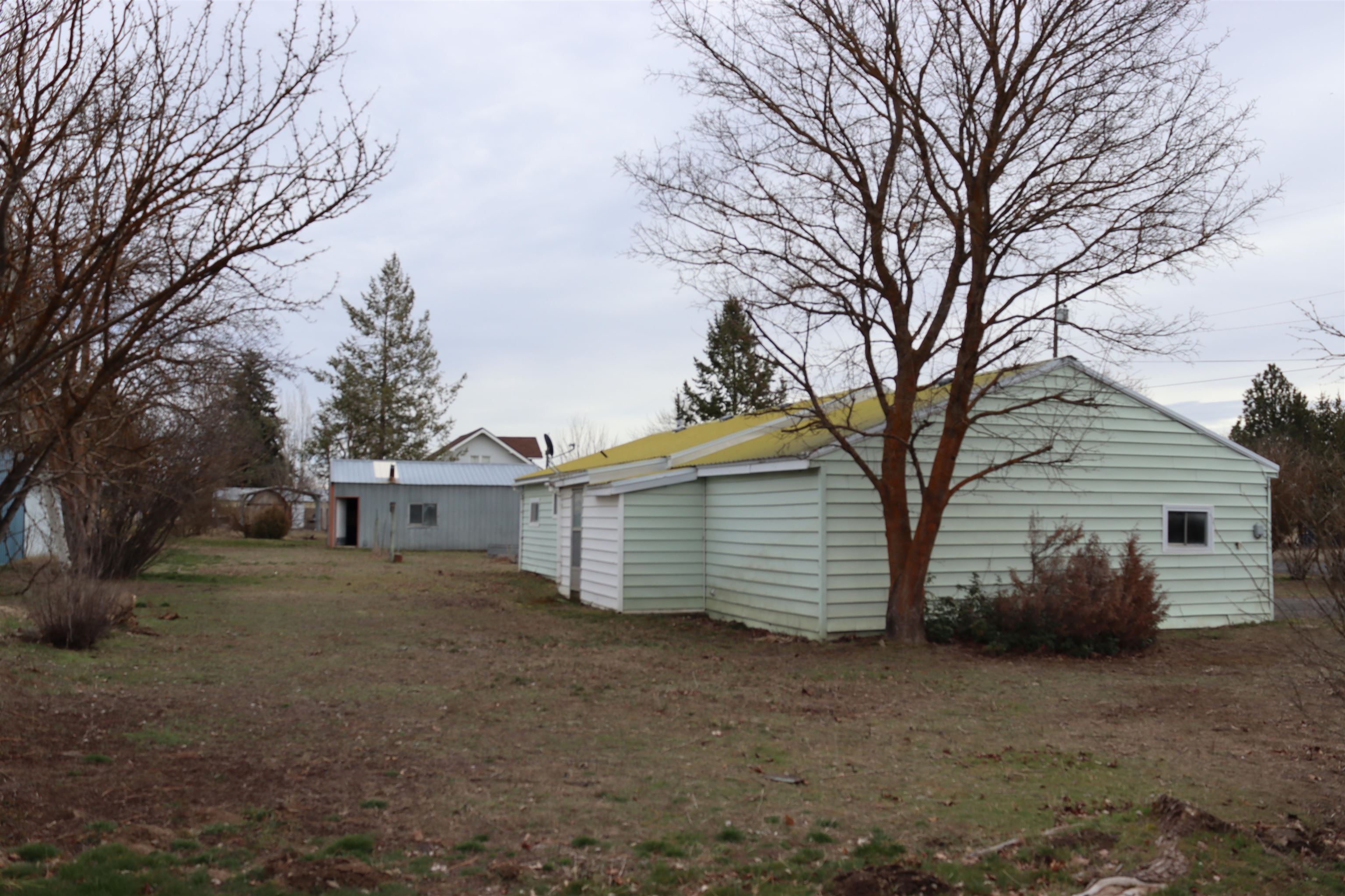 210 North E Foster Street Creston, WA 99117 - Photo 2 of 19