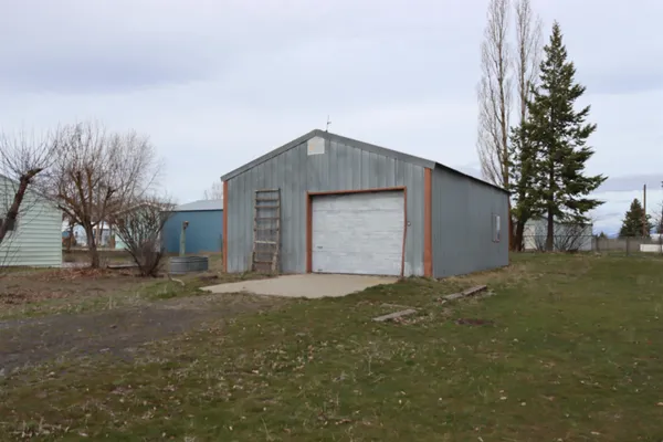 $144,900 | 210 North E Foster Street, Creston, WA 99117