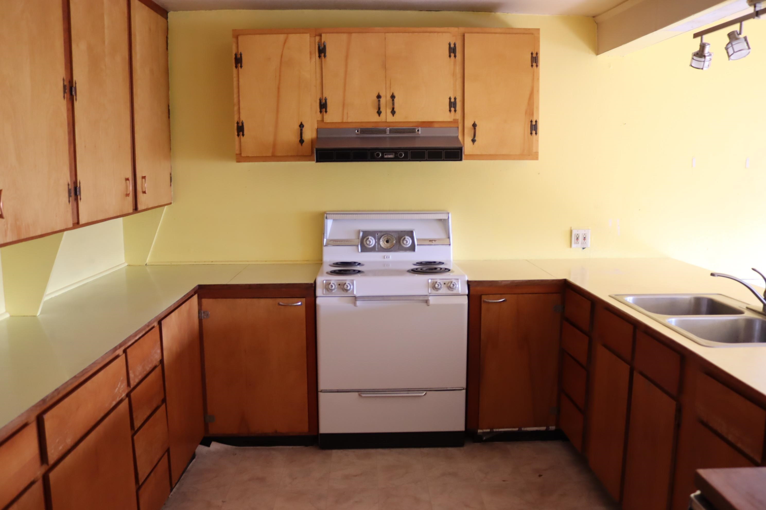 210 North E Foster Street Creston, WA 99117 - Photo 9 of 19