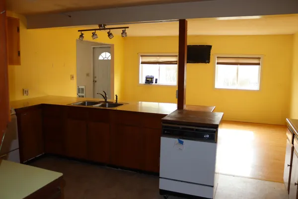 $144,900 | 210 North E Foster Street, Creston, WA 99117
