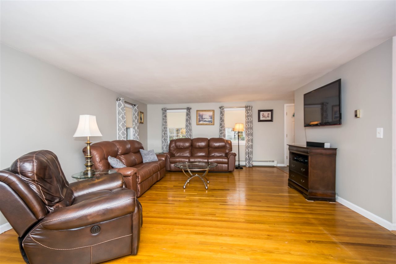 14 Robin Hood Road Windham, NH 03087 - Photo 4 of 31