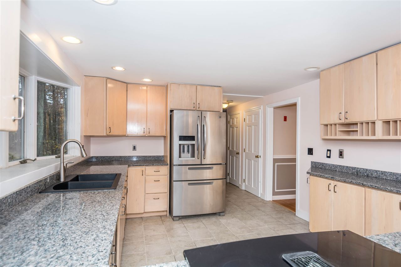 14 Robin Hood Road Windham, NH 03087 - Photo 8 of 31