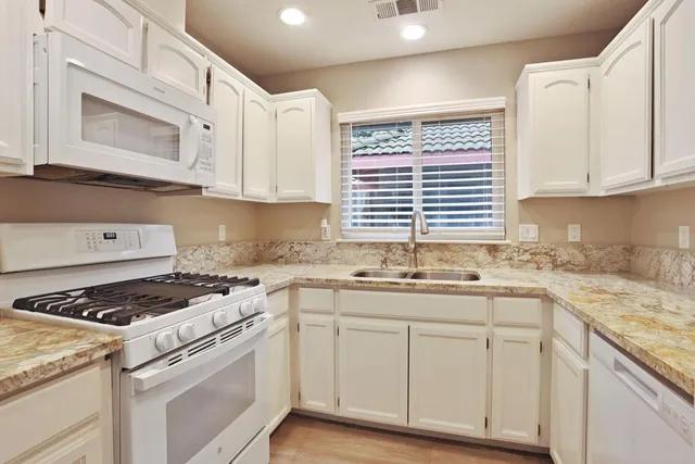 $474,950 | 1084 La Mesa Street, Escalon, CA 95320