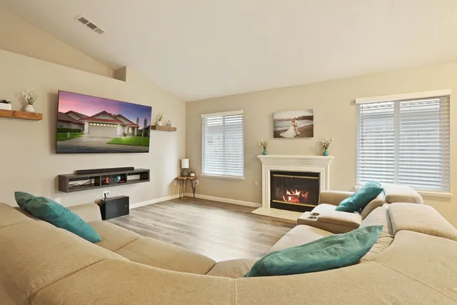 $474,950 | 1084 La Mesa Street, Escalon, CA 95320