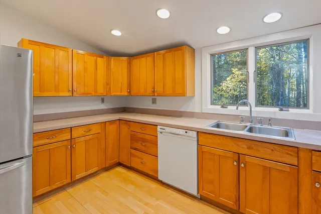 $425,000 | 76 Middle Hancock Road, Peterborough, NH 03458